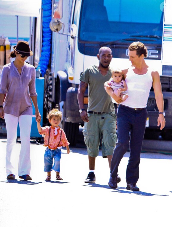 Matthew McConaughey en famille à Los Angeles, le 17 août 2010