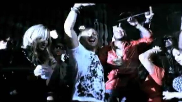 Regardez David Guetta et Flo Rida s'éclater dans la "suite" sexy de "I Gotta Feeling" !