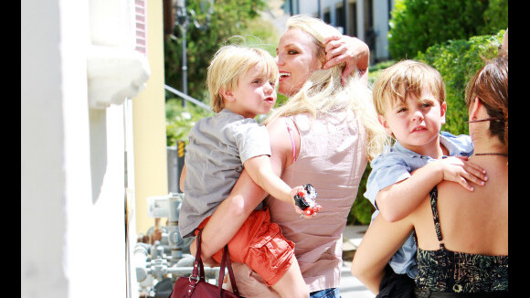 Britney Spears : Elle emmène ses fistons trop mignons... au fast food ! Telle mère, tels fils...