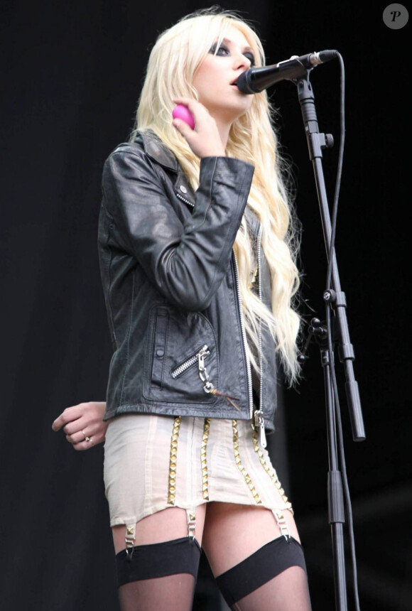 Taylor Momsen chante lors du V Festival au Highlands Park en Essex en Angleterre le 21 août 2010