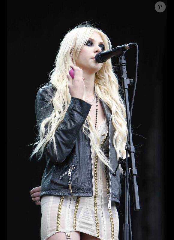Taylor Momsen chante lors du V Festival au Highlands Park en Essex en  Angleterre le 21 août 2010