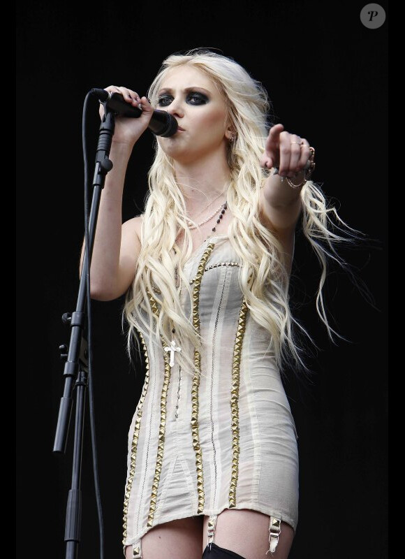 Taylor Momsen chante lors du V Festival au Highlands Park en Essex en  Angleterre le 21 août 2010