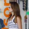 Jennifer Lopez quitte la boutique Kitson après une séance shopping le 21 août à Los Angeles 