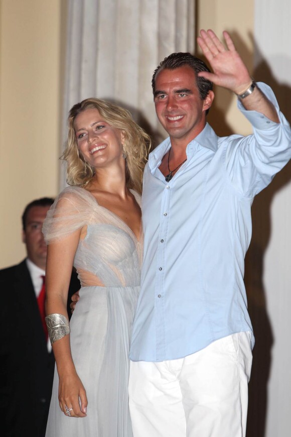 Le 24 août 2010, l'île de Spetses a vu débarquer le cortège royal invité aux noces de Nikolaos de Grèce et Tatiana Blatnik (photo), et une soirée de répétition a eu lieu à l'Hôtel Poséidon.