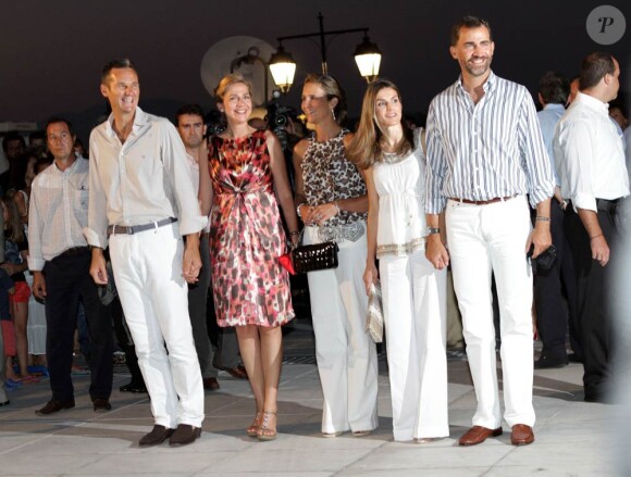 Le 24 août 2010, l'île de Spetses a vu débarquer le cortège royal invité aux noces de Nikolaos de Grèce et Tatiana Blatnik, et une soirée de répétition a eu lieu à l'Hôtel Poséidon.