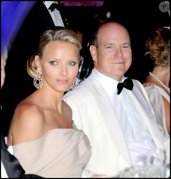 Le Prince Albert II de Monaco et sa fiancée Charlene Wittstock