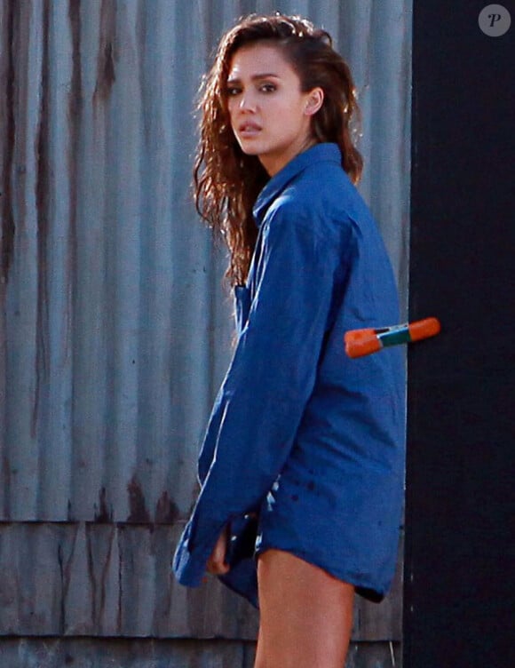 Jessica Alba l'air contrarié lors d'un shooting à Los Angeles, le 20/08/10