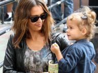 Jessica Alba : elle passe du désespoir au rire et devient sexy en un clin d'oeil... à cause de sa petite Honor ?