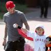 David Beckham et ses fils arrivent à l'Anaheim Angels Baseball Stadium, afin d'assister au match opposant les Los Angeles Angels au Baltimore Orioles, à Los Angeles, le 29 août 2010.