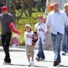 David Beckham, Gordon Ramsay et leurs fils arrivent à l'Anaheim Angels Baseball Stadium, afin d'assister au match opposant les Los Angeles Angels au Baltimore Orioles, à Los Angeles, le 29 août 2010.
