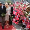 Haakon et Mette-Marit de Norvège ont entamé mardi 31 août leur visite de 3 jours dans la province d'Aust Adger, accueillis dans la liesse à Lillesand.