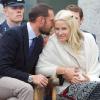 Haakon et Mette-Marit de Norvège ont entamé mardi 31 août leur visite de 3 jours dans la province d'Aust Adger, accueillis dans la liesse à Lillesand.