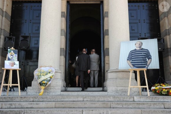 Vendredi 3 septembre 2010, les obsèques de Laurent Fignon, vaincu par le cancer le 31 août, se sont déroulées au Père-Lachaise, dans l'intimité, la douleur et un respect immense.