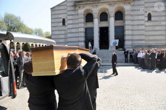 Vendredi 3 septembre 2010, les obsèques de Laurent Fignon, vaincu par le cancer le 31 août, se sont déroulées au Père-Lachaise, dans l'intimité, la douleur et un respect immense.