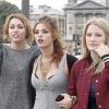 Miley Cyrus, Ashley Greene et Ashley Hinshaw en plein tournage à Paris du remake américain de LOL, le 6 septembre à Paris