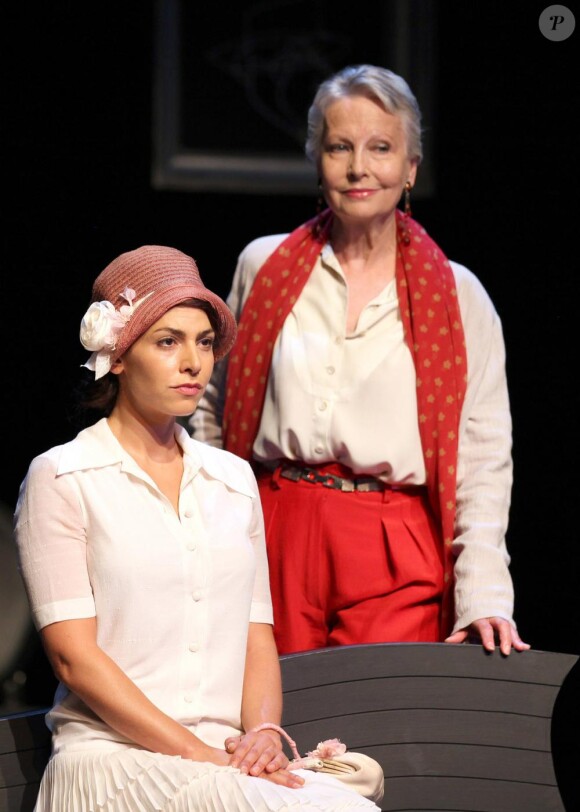 Léocadia, au Théâtre 14 - Geneviève Casile et Noémie Elbaz