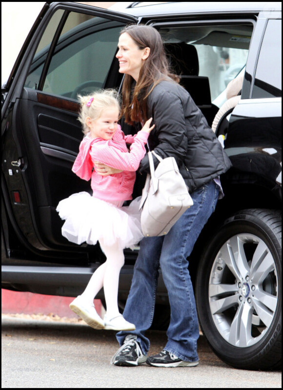 Jennifer Garnet emmène sa fille à un gala de danse à Santa Monica (7 septembre 2010)
