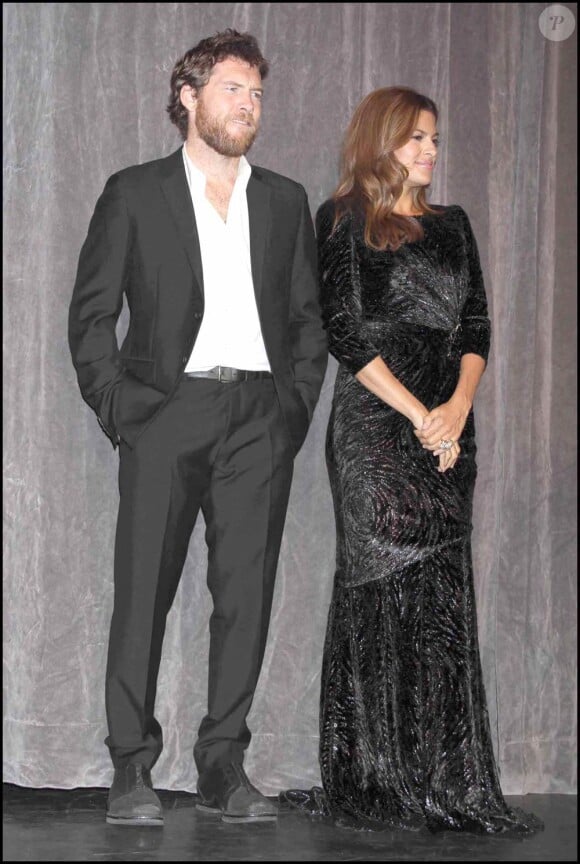 Sam Worthington et Eva Mendes à l'occasion de l'avant-première de Last Night, dans le cadre du Festival du Film de Toronto, le 18 septembre 2010.