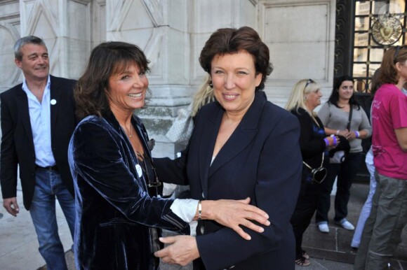 Stéphanie Fugain et Roselyne Bachelot à l'inauguration de l'opération Coeur de vies, le 22 septembre 2010.
