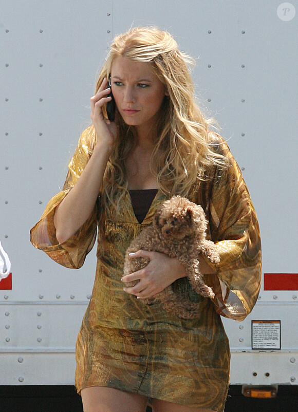 Blake Lively avec Penny sur le tournage de Gossip Girl, le 19 juin 2008