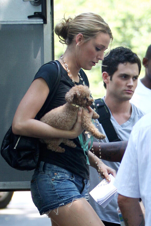 Blake Lively avec Penny sur le tournage de Gossip Girl, le 16 juillet 2008