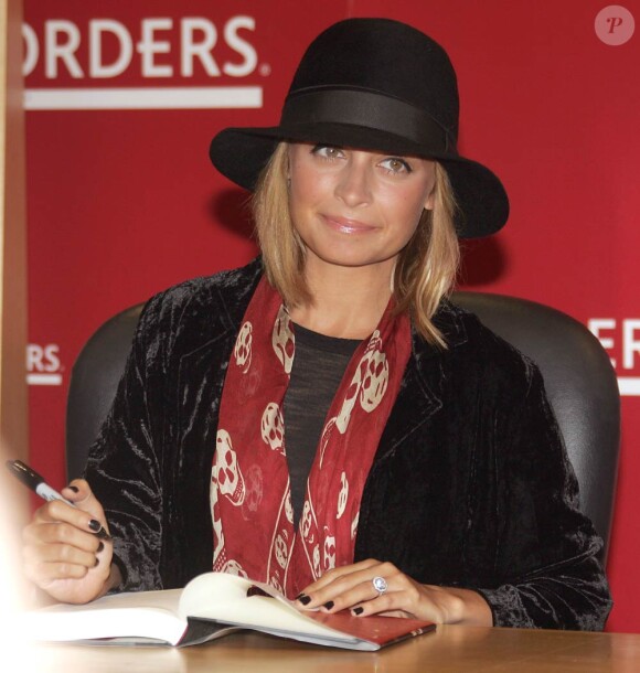 Nicole Richie lors de la promotion de son second livre Priceless chez Borders Books & Music à New York, le 28 septembre 2010