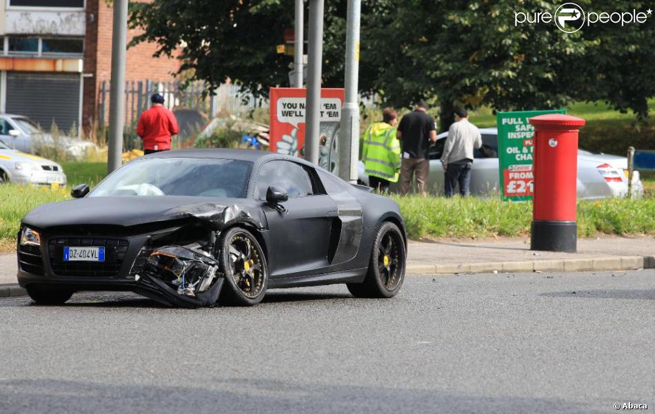 La Voiture Accidentee De Mario Balotelli A Manchester Purepeople