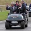Le prince Charles s'essaie au golf durant la Ryder Cup au pays de Galles le 29 septembre 2010