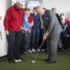 Le prince Charles s'essaie au golf durant la Ryder Cup au pays de Galles le 29 septembre 2010