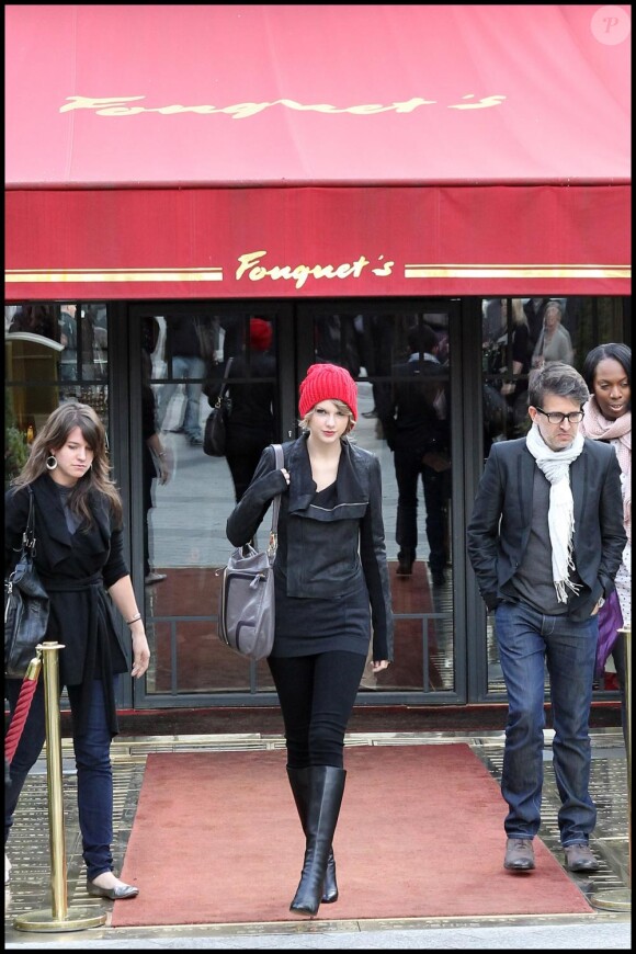 Taylor Swift sort du Fouquet's et va boire un café chez Nespresso