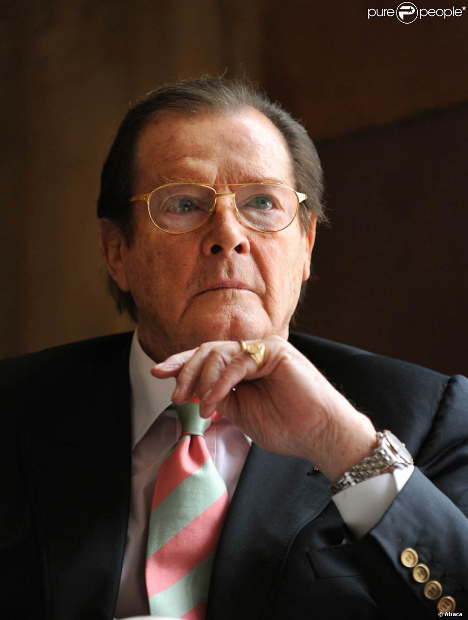 Roger Moore Vient De Perdre Un Ami De Quarante Ans Tony Curtis Decede Le 30 Septembre 2010 A L Age De 85 Ans Purepeople