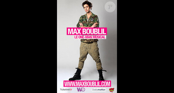 Max Boublil se produit actuellement sur la scène du Showcase, tous les vendredis et samedis pour son nouveau one-man-show musical.