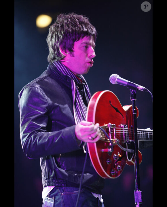 Noel Gallagher sur scène avec Oasis à New York, en décembre 2008