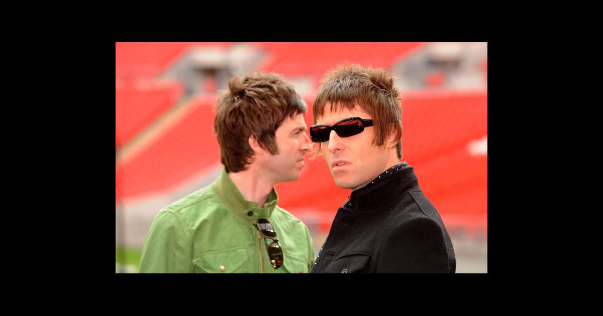 Noel Gallagher et son frère Liam à Londres, en octobre 2008 - Purepeople
