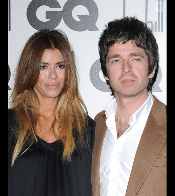 Noel Gallagher et sa compagne Sara MacDonald posent lors de soirée GQ, à Londres, en septembre 2010