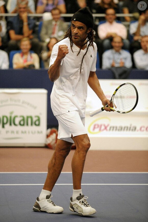 Yannick Noah durant le Trophée Jean-Luc Lagardère au stade Pierre Coubertin à Paris, le 2 octobre 2010