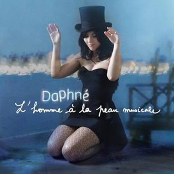 Daphné présentera en janvier 2011 son troisième album, Bleu Venise, précédé par le single L'Homme à la peau musicale.