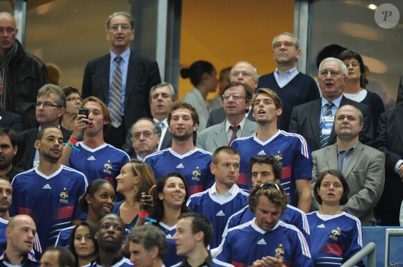 Samedi 8 octobre 2010, les nageurs Camille Lacourt et William Meynard, parmi d'autres people, étaient au Stade de France pour voir la victoire des Bleus contre la Roumanie, et ont proposé au public un petit strip-tease...