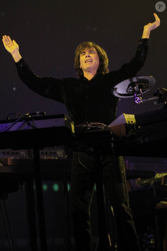 Jean-Michel Jarre en concert à Manchester le 9 octobre 2010. Le 10, son concert à l'O2 Arena de Londres sera retransmis gratuitement en simultané !