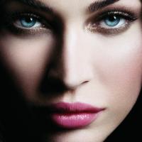 Pure Beauté : Megan Fox vous dévoile les secrets de son regard qui tue...