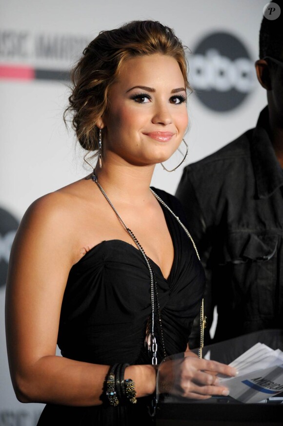 Demi Lovato lors de l'annonce des nominés de la 38e édition des American Music Awards, le 12 octobre 2010 à Los Angeles
