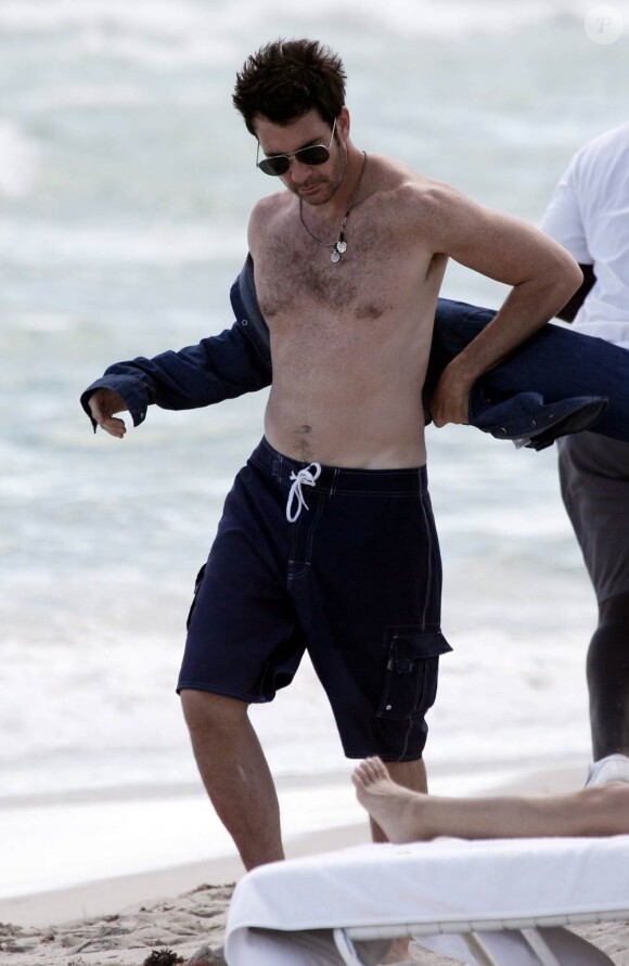 Dylan McDermott et sa nouvelle petite-amie à Miami, le 27 septembre 2010