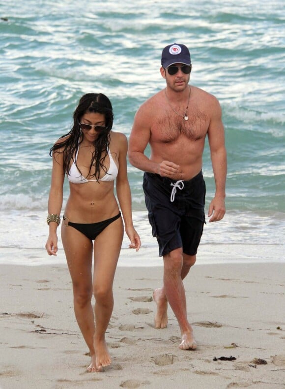 Dylan McDermott et sa nouvelle petite-amie à Miami, le 27 septembre 2010