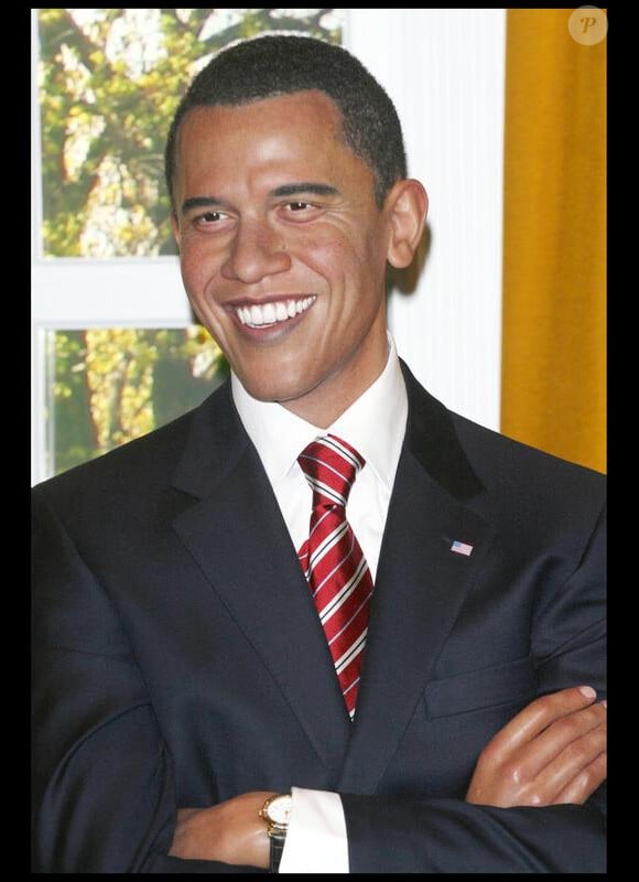 Quant au président Obama, sa statue semble plutôt relever de la caricature ! Rides accentuées, yeux rétrécis, teint rosi, où est passé le playboy de la Maison Blanche ?
