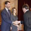 Letizia et Felipe d'Espagne lors de la remise des insignes des Prix de la Fondation du Prince des Asturies à Oviedo, le 22 octobre 2010