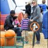 Heidi Klum et Seal vont avec leurs petits chercher des citrouilles pour Halloween, le 17 octobre 2010