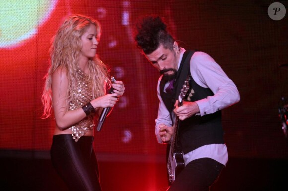 Shakira se produit à Oakland, en Californie, vendredi 22 octobre, dans le cadre du The Sun come out World Tour 2010.