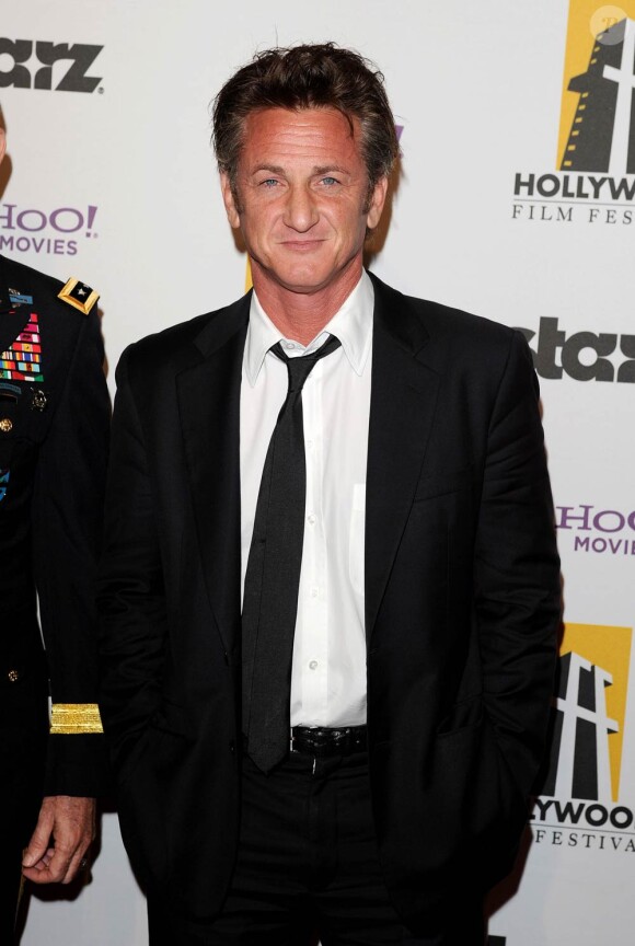 Sean Penn, à l'occasion du 14e Hollywood Awards Gala, au Beverly Hilton de Beverly Hills, à Los Angeles, le 25 octobre 2010.