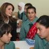 Rania de Jordanie à Amman, en Jordanie, lors d'une visite à des étudiants. Le 25 octobre 2010