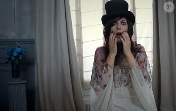 Daphné, voluptueuse et inspirée par le Bleu Venise (son nouvel album, attendu pour janvier 2011), met à nu François Vincentelli, son "Homme à la peau musicale".